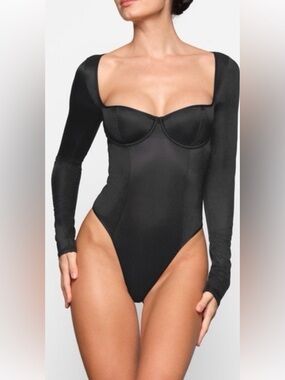 SKIMS GLISENNETTE LONG SLEEVE BODYSUIT/ NWT MED